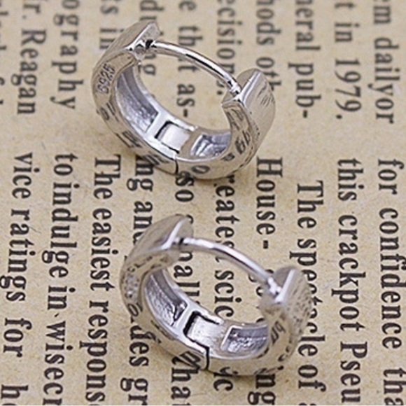 NWT Huggies Sterling Silver Dainty Round Hoop Earrings - Picture 4 of 4